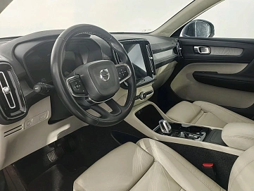 Volvo XC40, 2021г, полный привод, автомат