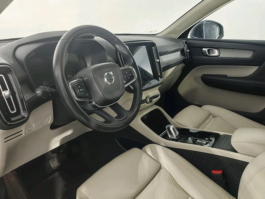 Volvo XC40, 2021г., полный привод, автомат