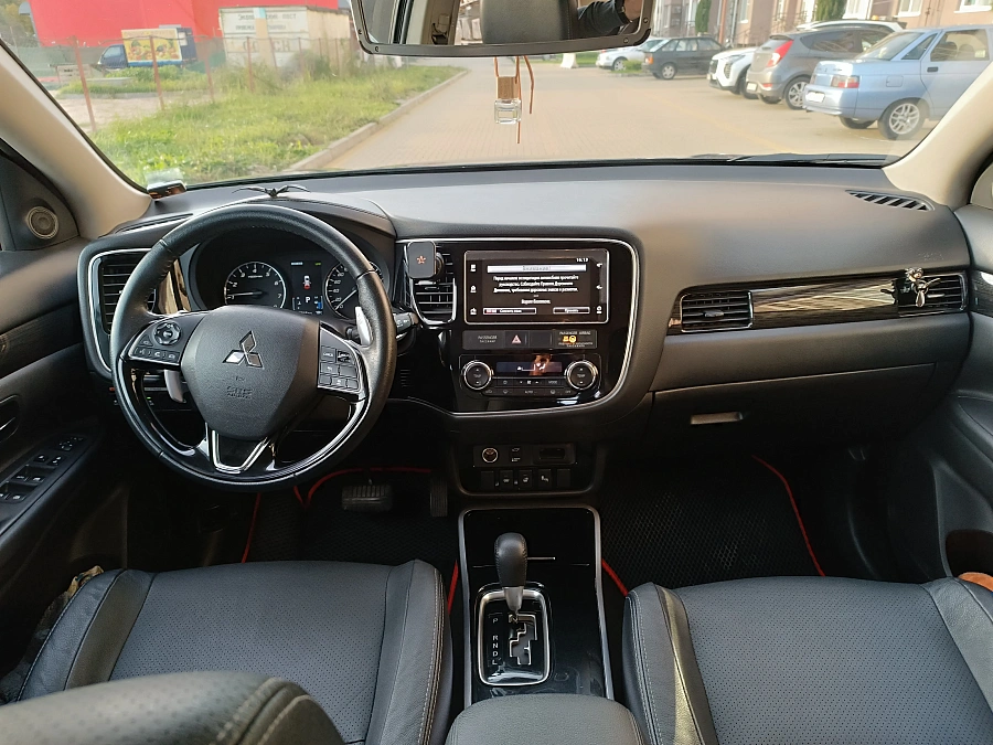 Mitsubishi Outlander, 2018г., полный привод, автомат