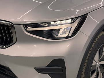 Volvo XC40, 2024г, передний привод, робот