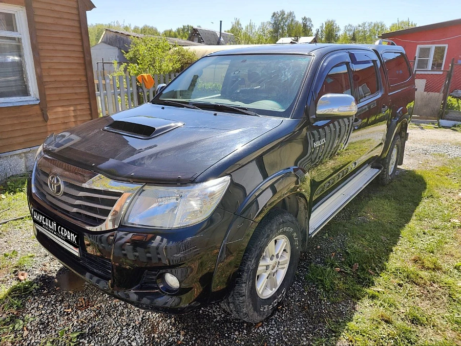 Toyota Hilux, 2013г., полный привод, механика