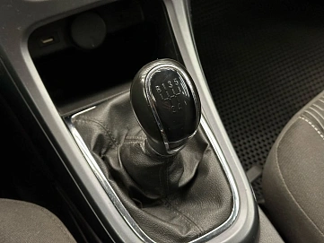 Opel Astra, 2013г, передний привод, механика