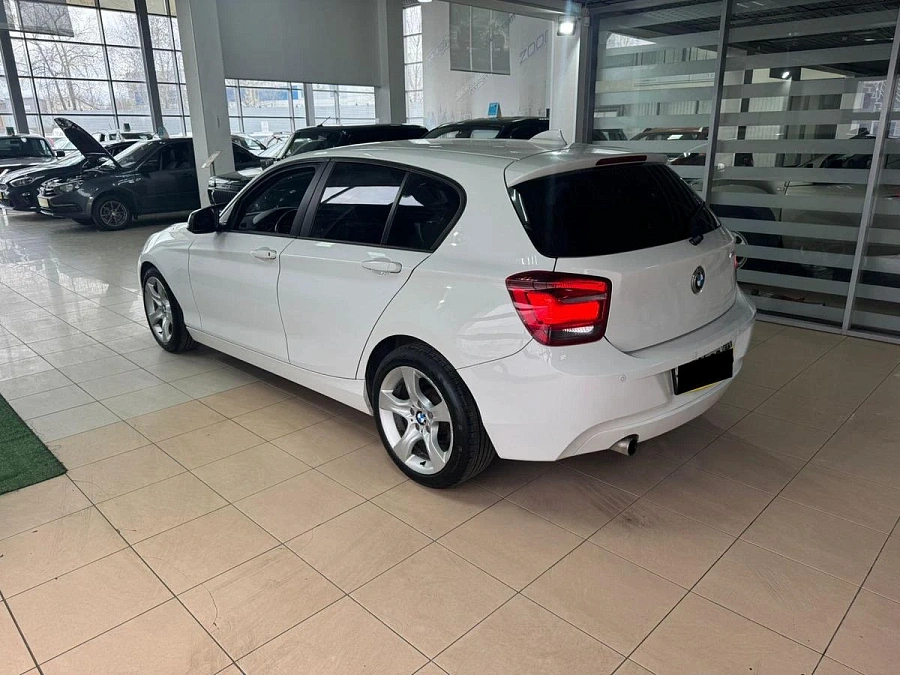 BMW 1 серии, 2012г., задний привод, автомат