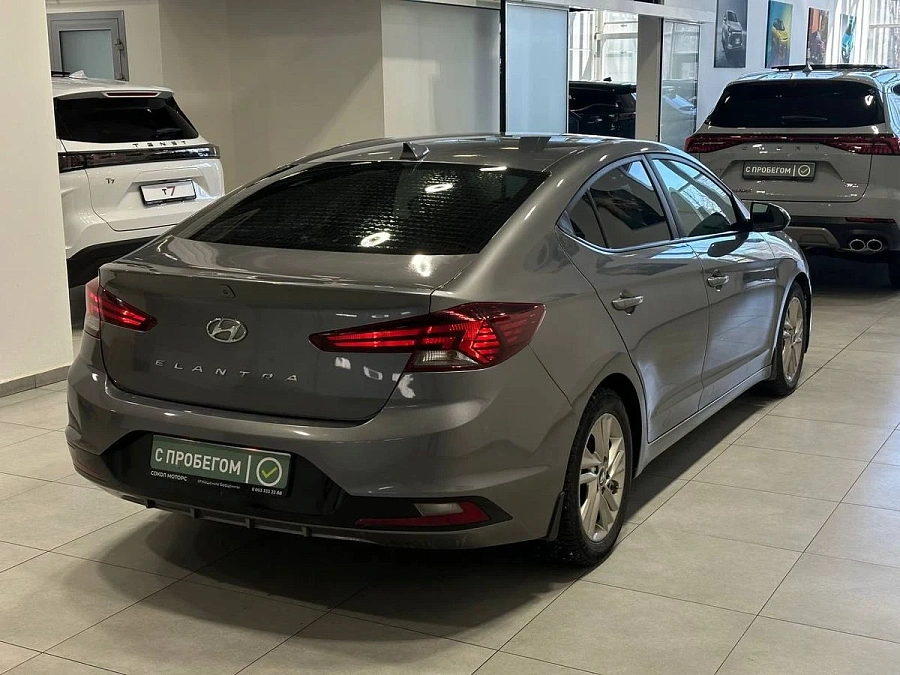 Hyundai Elantra, 2018г., передний привод, автомат