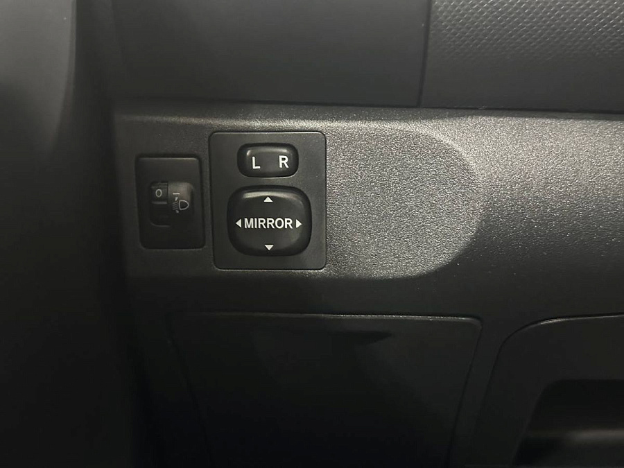 Toyota Yaris, 2007г., передний привод, робот