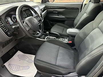 Mitsubishi Outlander, 2018г, передний привод, вариатор