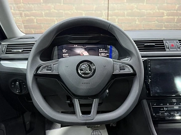 Skoda Superb, 2025г, передний привод, робот