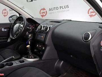 Nissan , 2012г., передний привод, механика