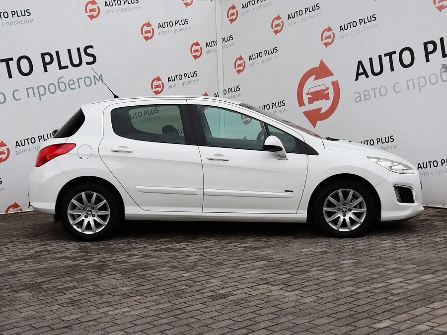 Peugeot 308, 2011г., передний привод, механика