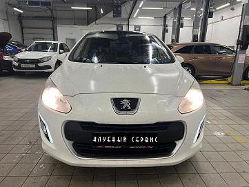 Peugeot 308, 2013г, передний привод, автомат