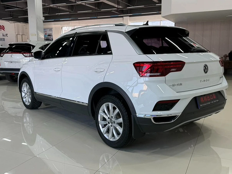 Volkswagen T-Roc, 2023г., передний привод, робот