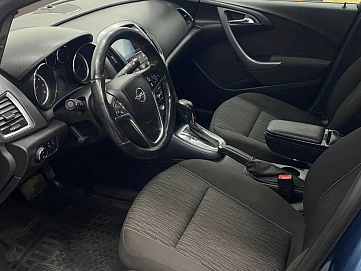 Opel Astra, 2013г, передний привод, автомат