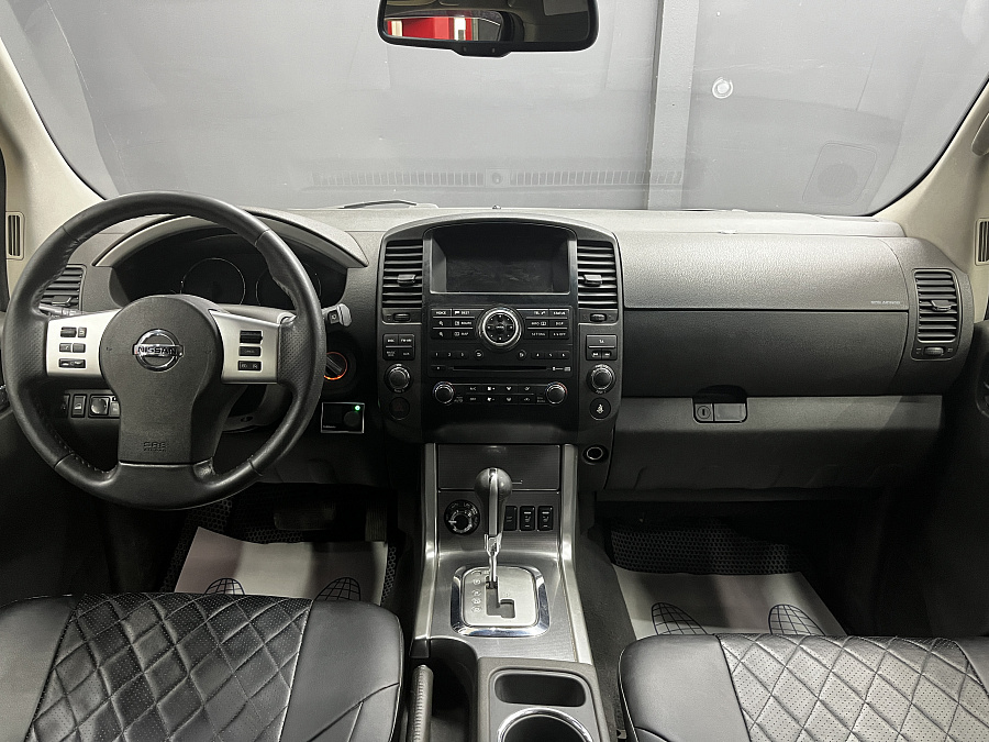 Nissan Pathfinder, 2011г., полный привод, автомат
