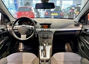 Opel Astra, 2010г., передний привод, автомат