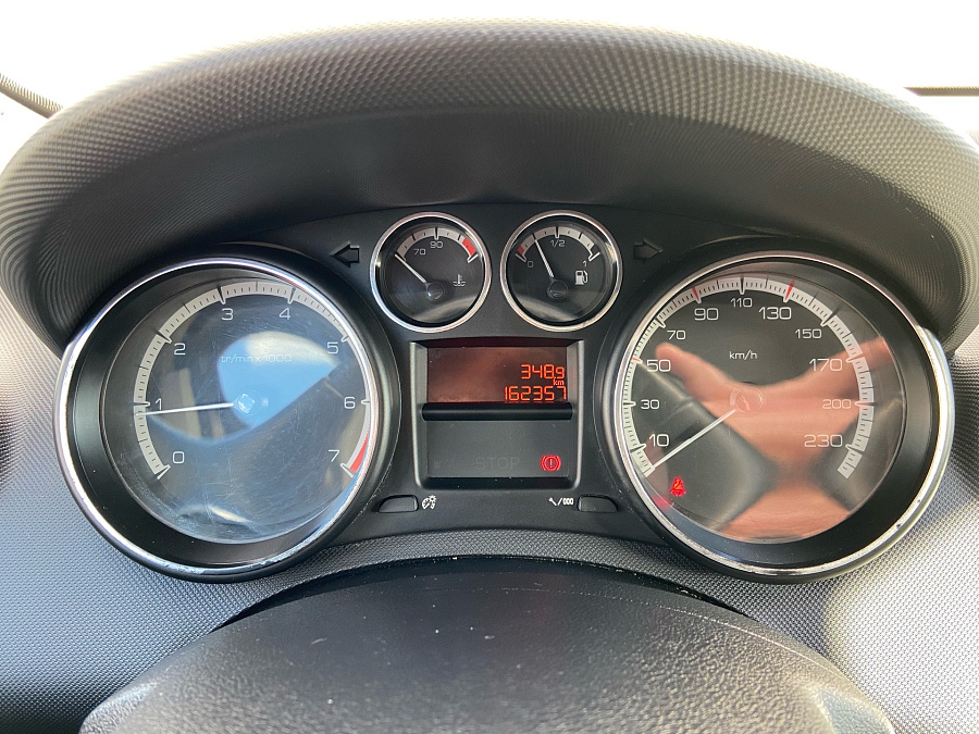 Peugeot 308, 2011г., передний привод, механика