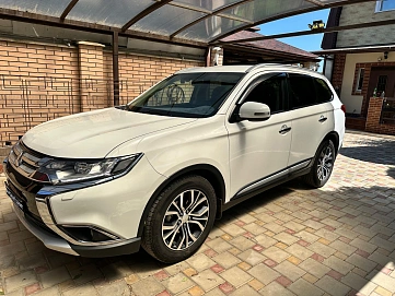 Mitsubishi Outlander, 2015г, полный привод, вариатор