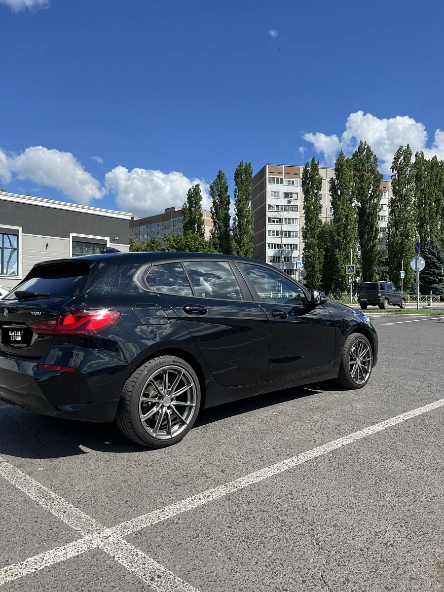 BMW 1 серии, 2020г., передний привод, механика