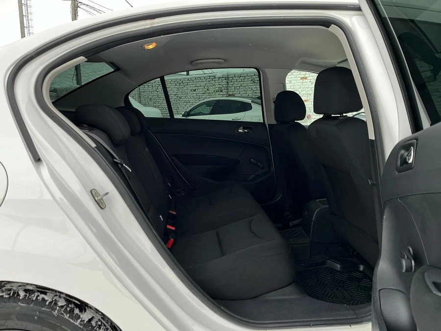 Peugeot 408, 2013г., передний привод, механика