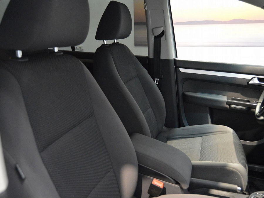 Volkswagen Touran, 2011г., передний привод, робот