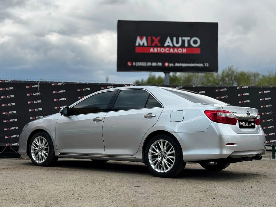 Toyota Camry, 2012г., передний привод, автомат