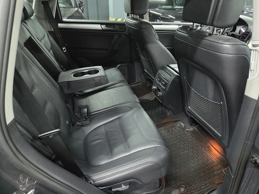 Volkswagen Touareg, 2010г., полный привод, автомат