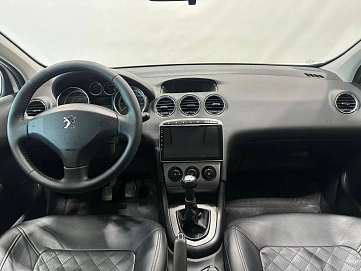 Peugeot 308, 2010г, передний привод, механика