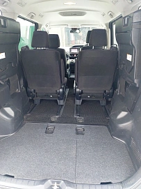 Toyota Voxy, 2017г, передний привод, вариатор