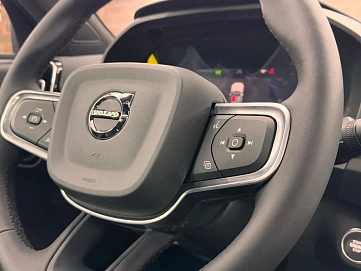 Volvo XC40, 2024г, передний привод, робот