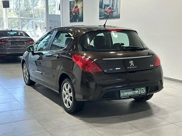 Peugeot 308, 2011г, передний привод, автомат