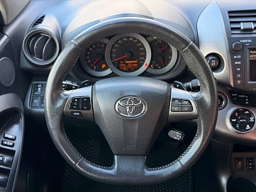 Toyota RAV4, 2011г., полный привод, вариатор