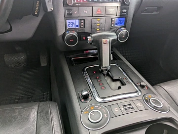 Volkswagen Touareg, 2009г, полный привод, автомат