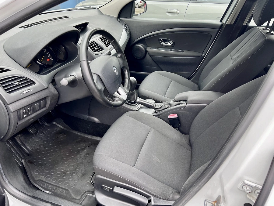 Renault Megane, 2012г., передний привод, механика