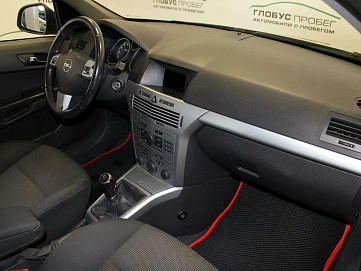Opel Astra, 2011г, передний привод, механика
