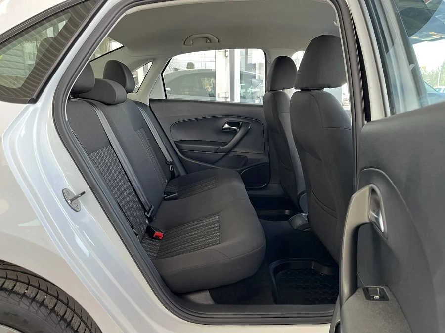 Volkswagen Polo, 2017г., передний привод, автомат