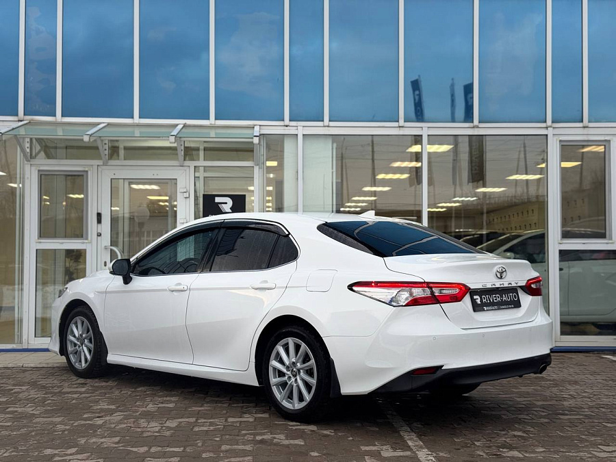 Toyota Camry, 2021г., передний привод, автомат