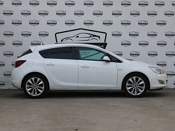 Opel Astra, 2011г, передний привод, автомат