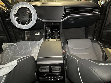 Volkswagen Touareg, 2024г, полный привод, автомат