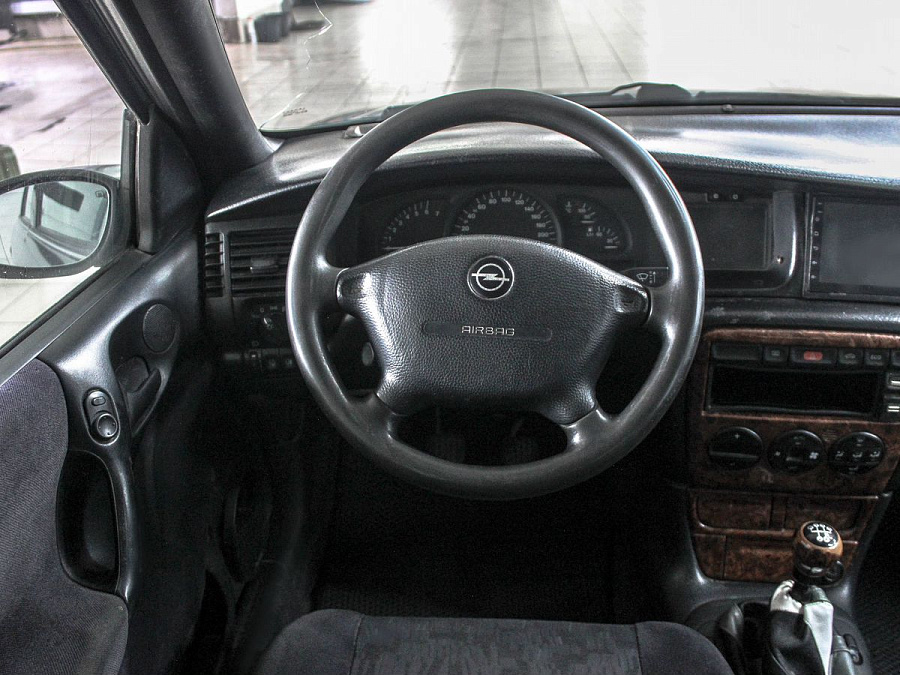 Opel Vectra, 1998г., передний привод, механика