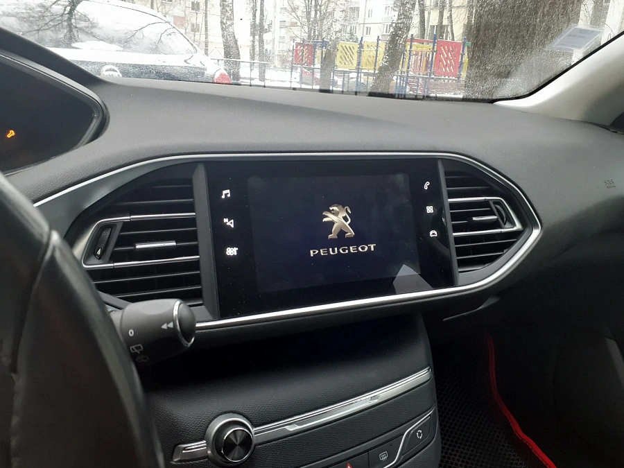Peugeot 308, 2020г., передний привод, автомат