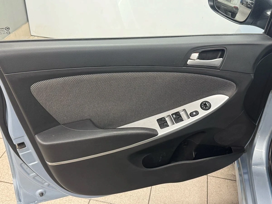 Hyundai Solaris, 2012г., передний привод, механика