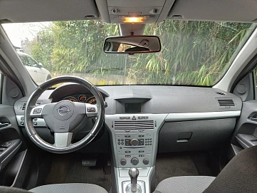 Opel Astra, 2009г, передний привод, робот