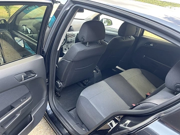 Opel Astra, 2012г, передний привод, робот