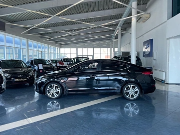 Hyundai Elantra, 2018г, передний привод, автомат