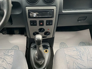 Renault Logan, 2006г, передний привод, механика