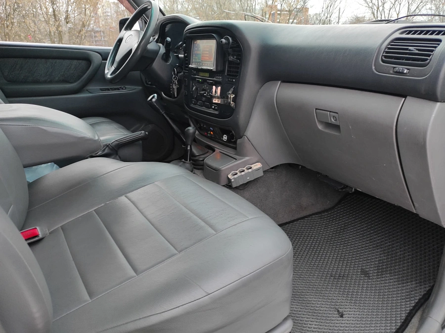 Toyota Land Cruiser, 2001г., полный привод, механика