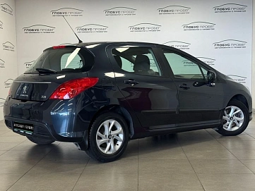 Peugeot 308, 2012г, передний привод, механика
