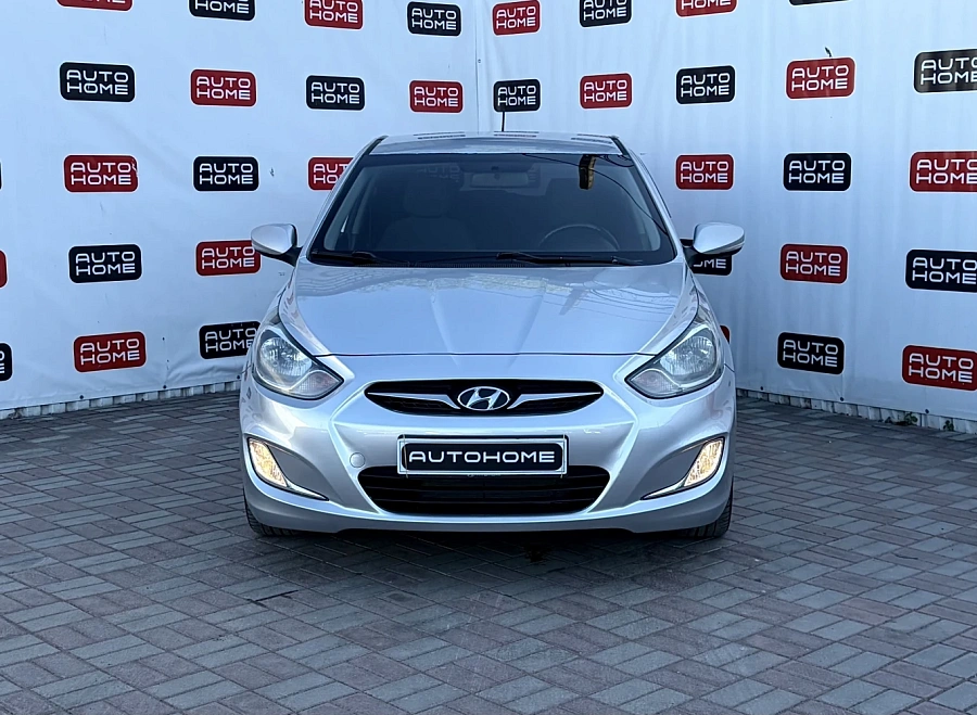 Hyundai Solaris, 2012г., передний привод, автомат