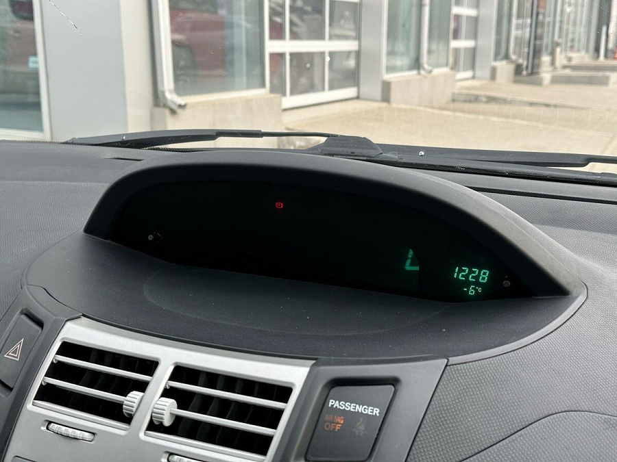 Toyota Yaris, 2007г., передний привод, робот