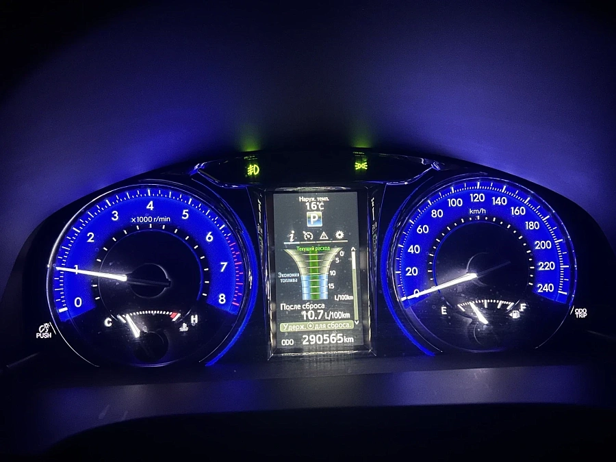 Toyota Camry, 2017г., передний привод, автомат