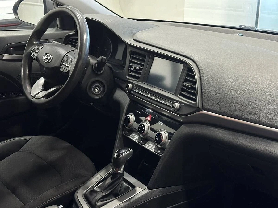 Hyundai Elantra, 2018г., передний привод, автомат